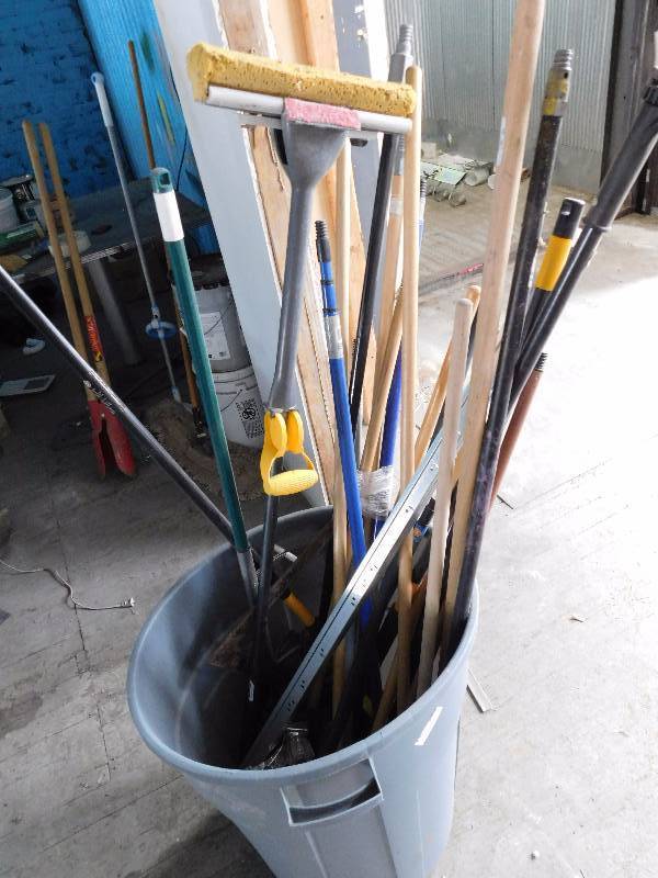 lot 302 image: Trash Bin and Assorted Handles