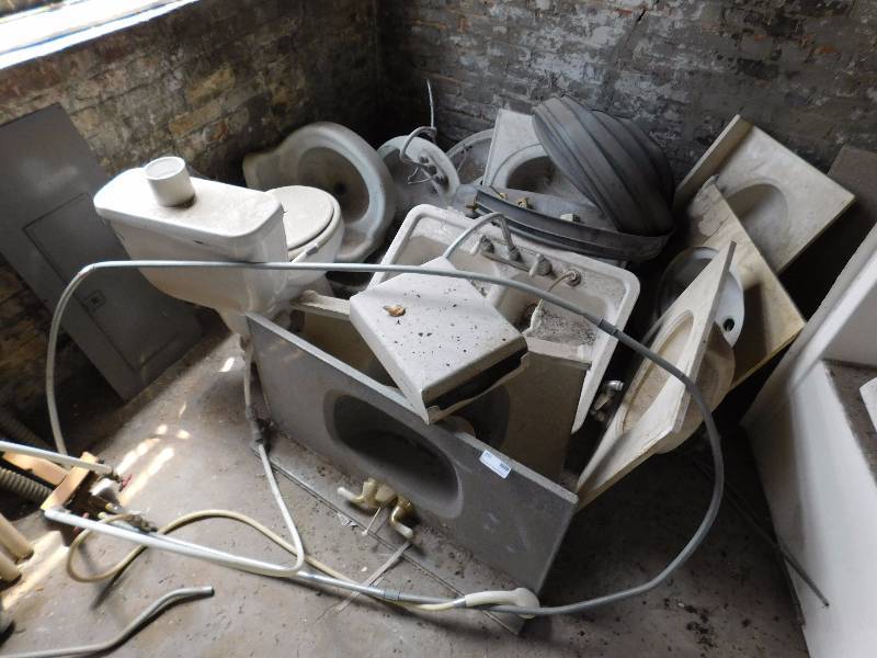 lot 320 image: Lot of Sinks Counter Tops and Toilets