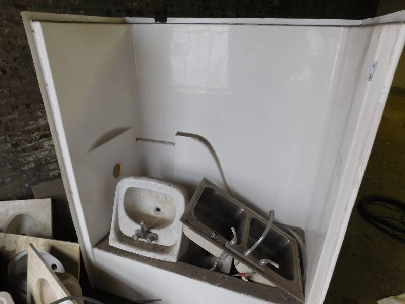 lot 321 image: Shower Stall and Sinks