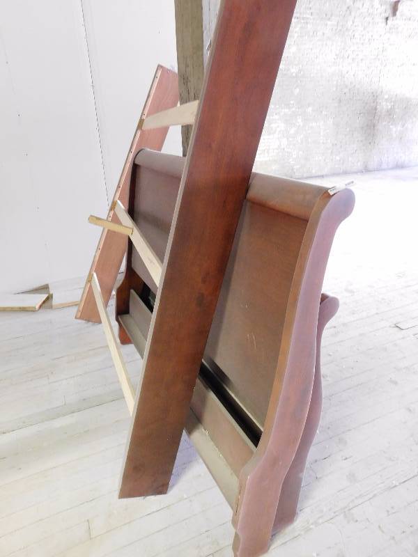lot 329 image: Wood Bed Set