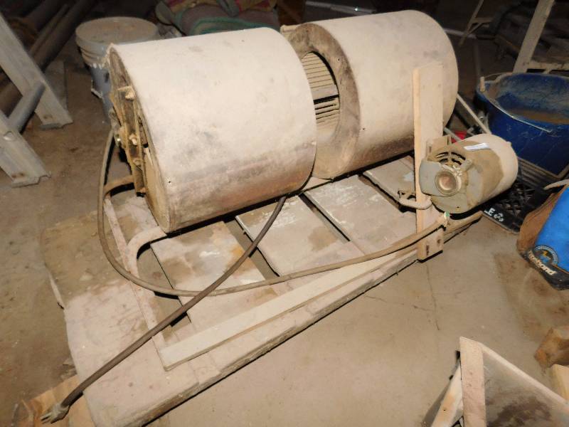 lot 353 image: Set of 2 Fans on Cart