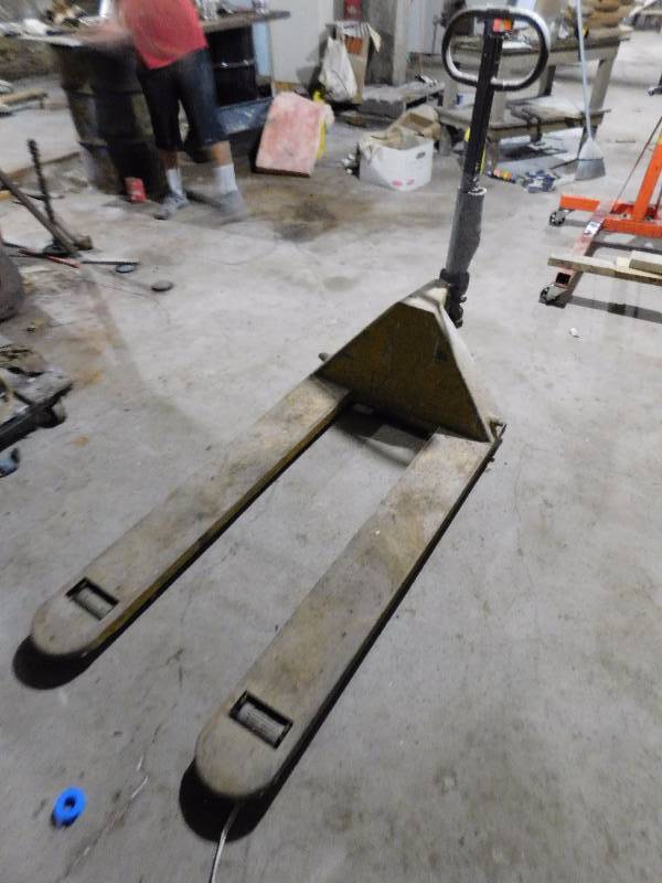 lot 355 image: Pallet Jack