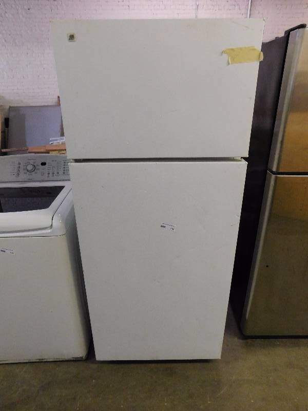 lot 114 image: GE Split Door Residential FridgeFreezer