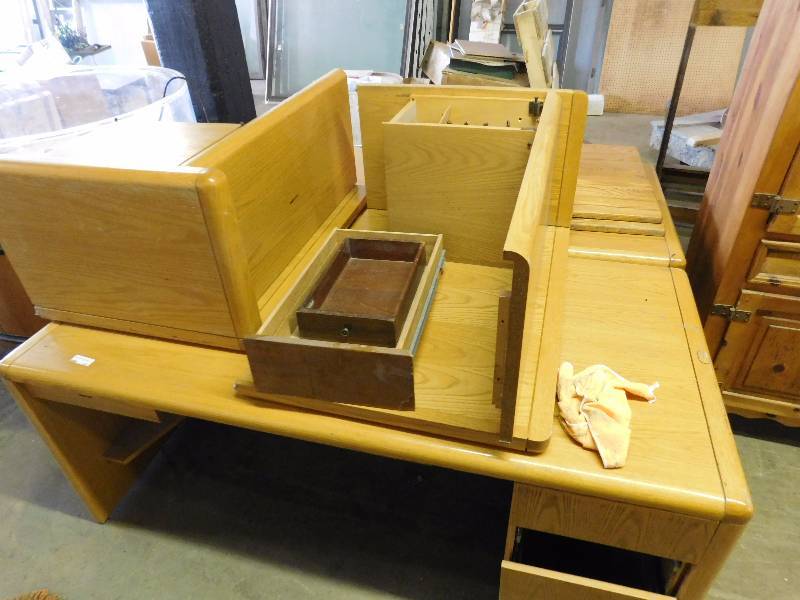 lot 122 image: Lot of Wood Desks