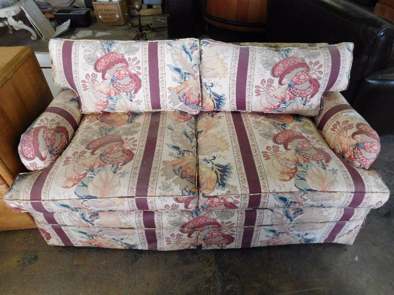 lot 143 image: Love Seat