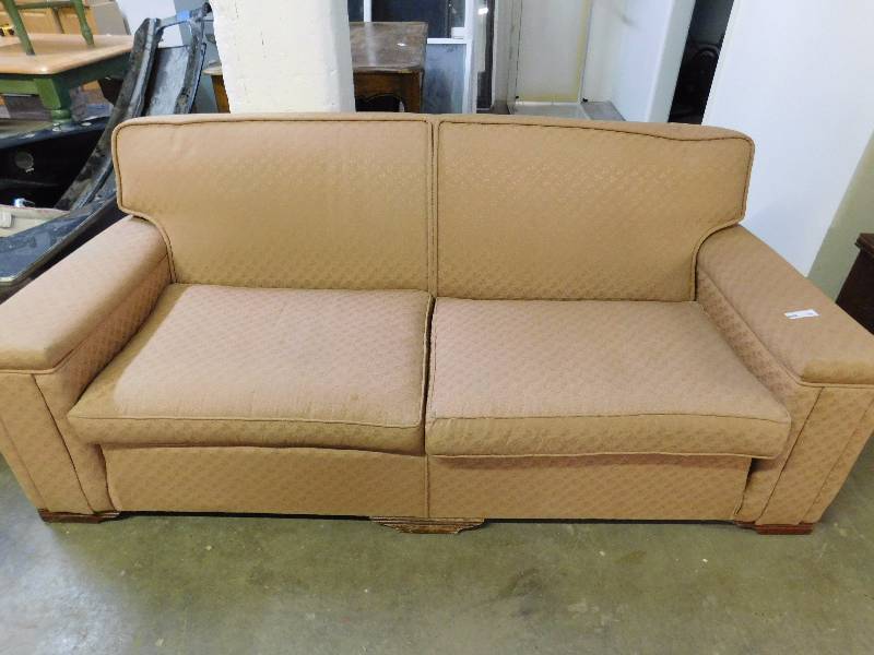 lot 147 image: Love Seat