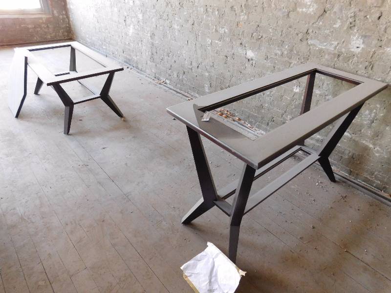lot 333 image: Matching Table