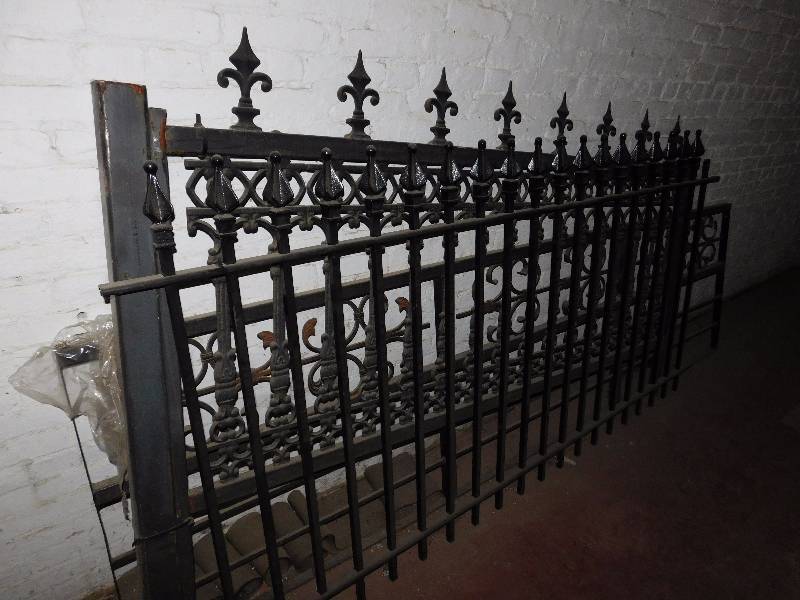 lot 341 image: Lot of Iron Fencing