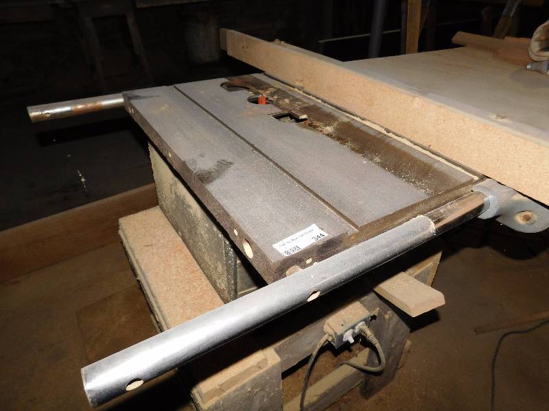lot 344 image: Table Router