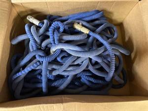 lot 1116 image: Two Blue Stretchable Hoses