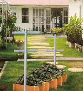 lot 1152 image: MRGARDEN Raspberry Trellis