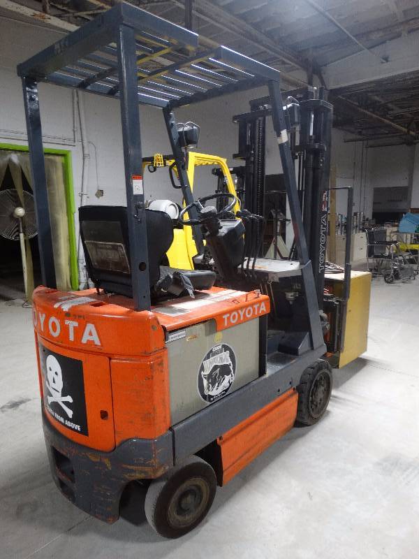 Toyota electric forklift w/ charger. Sideshift/ 36 volt ...