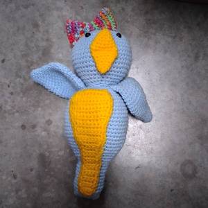 lot 1592 image: Crochet Friend Animals bird