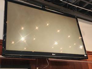 lot 21521 image: LG TV W Ceiling Mount