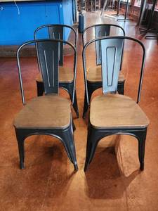lot 21546 image: Lot of 4 Black Metal Farmhouse Chairs W Wood Seat