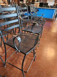 lot 21551 image: Lot of 4 Outdoor Metal Bar Height Armed Chairs