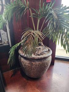 lot 21557 image: Flower Pot W Faux Plant