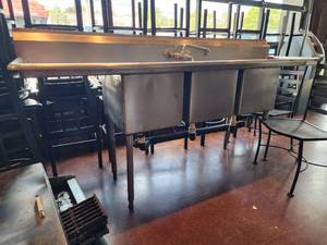 lot 21559 image: 3 Compartment Stainless Steel Sink W Right Side and Left Side Drain Board