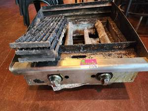 lot 21576 image: Star Max Tabletop Natural Gas Chargriller