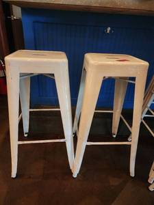 lot 21581 image: Lot of 2 White Farmhouse Barstools