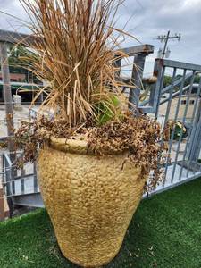 lot 29114 image: Extra Large Tan Yellow Ceramic Flower Pot