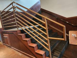 lot 29116 image: Brown Railing W Hand Rail