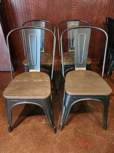 lot 21644 image: Lot of 4 Farmhouse Style Black Metal Chairs W Wood Seat