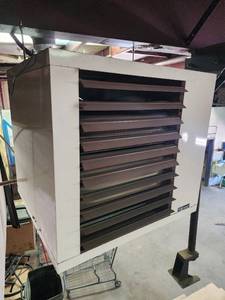 lot 29524 image: V3TCore 2 Renor Shop Heater