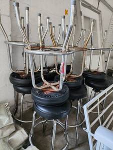 lot 29588 image: Lot Of 12 Chrome Barstools W Black Vinyl Cushion