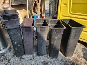 lot 18837 image: Lot of 8 Black and Brown Carlisle 30in Trash Bins