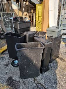 lot 18838 image: Lot of 9 Black Carlisle 30in Trash Bins