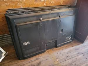lot 29509 image: Assorted Lot of 5 Large Televisions - LG PLASMA and Samsung&nbsp