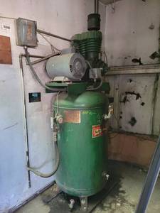 lot 29528 image: Kellogg B331UA557 Air Compressor