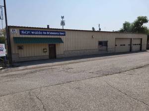 lot 45 image: 100ft Metal Building W 3 Commercial Garage Doors