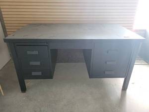 lot 29575 image: 3-Drawer Gray Metal Desk W a Slide-Out Right-Side Table
