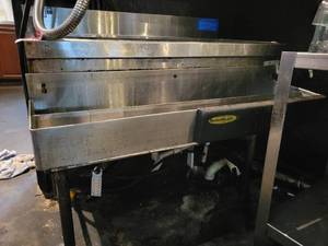 lot 18686 image: Lacrosse Stainless Steel Ice Well W a Speed Rail