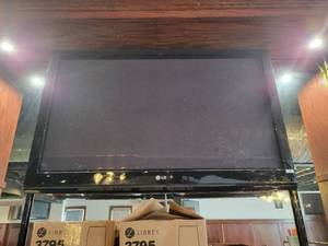 lot 18712 image: 42in LG TV