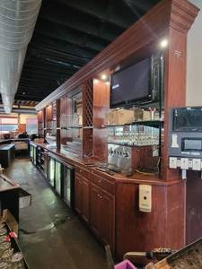 lot 18721 image: 29ft Behind Bar Wooden&nbspCabinetry