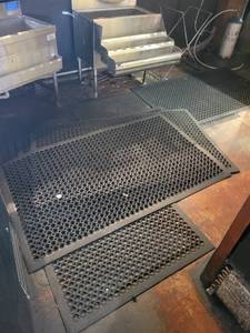 lot 18723 image: Lot of 16 Kitchen Floor Mats