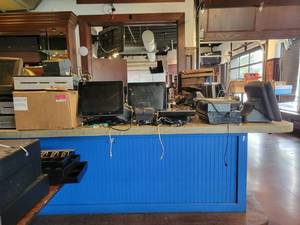 lot 18750 image: Contents on Bar Top - NCR Monitors, Radiant Systems Monitor W Card Reader, Epson Printers, and More