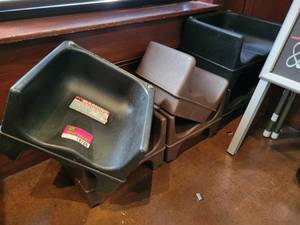 lot 18788 image: Lot of 6 Cambro Booster Seats, Brown and Black