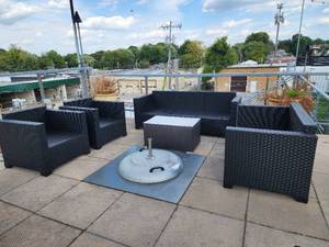 lot 29093 image: 5 Piece Plastic Wicker Outdoor Set