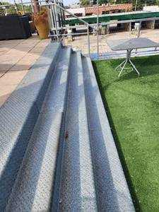 lot 29099 image: 21ft Dimond Plate Metal Steps W Hand Rails