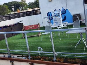 lot 29100 image: 150ft of Metal and Wire Railing