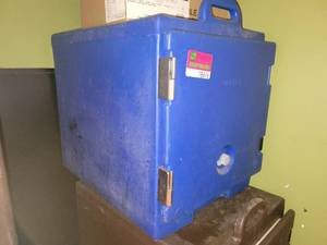 lot 18616 image: Lot of 2 Cambro Pan Carries, Blue and Brown