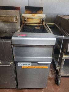 lot 18591 image: Commercial Frymaster PMJ135SD Natural Gas Floor Fryer