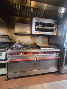 lot 18593 image: Commerical Vulcan Natural Gas 6-Burner Stove W a Griddle and 2 Ovens&nbsp