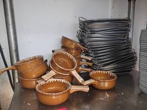 lot 18639 image: OSC-15-H Two Tone Soup Bowls W Handles and Gray Appetizer Trays