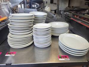 lot 18641 image: Assorted Lot of Dinner Plates - Oneida, Buffalo, and Sant Andrea