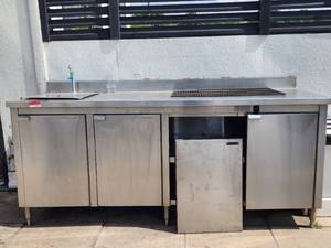 lot 29061 image: Stainless 4 Door Table W Ice Well Water Tap